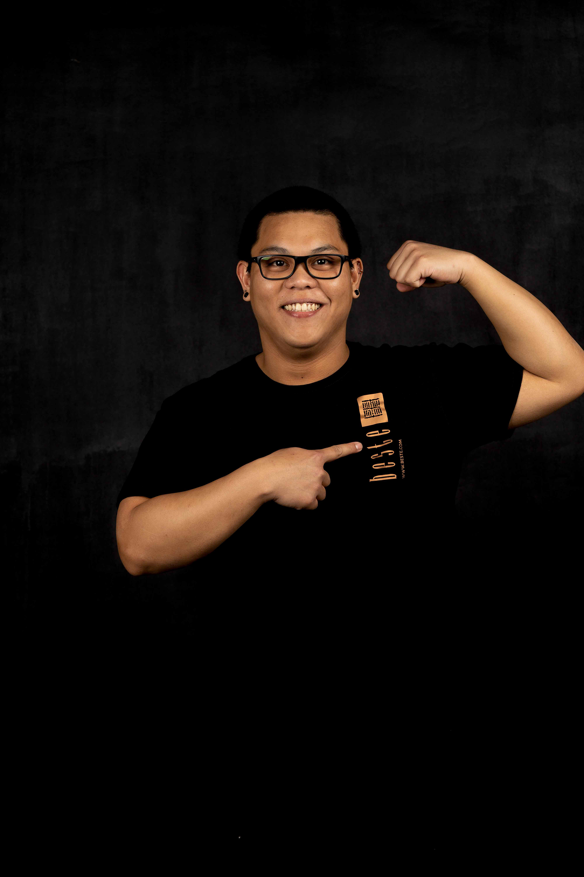 RONTAN MACALINDONG alt img